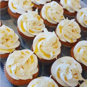 Mango Passie White Velvet Cupcake